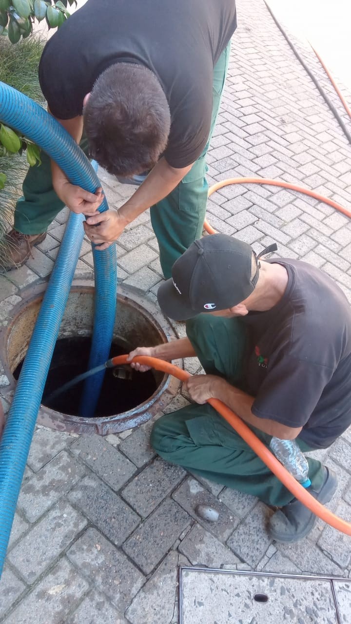 5 SINAIS QUE A SUA TUBULAÇÃO VAI ENTUPIR (E COMO EVITAR UM PROBLEMA MAIOR).